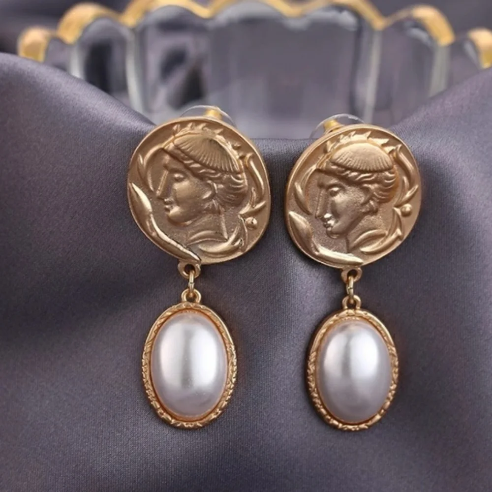 Chic Gold Vintage Portrait Pearl Coin Dangle Earrings